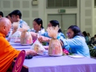 พิธีทำบุญตักบาตรข้าวสารอาหารแห้ง เนื่องในโอกาสวันเฉลิมพระชนม ... Image 269
