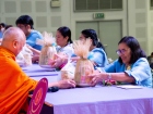 พิธีทำบุญตักบาตรข้าวสารอาหารแห้ง เนื่องในโอกาสวันเฉลิมพระชนม ... Image 270