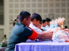 พิธีทำบุญตักบาตรข้าวสารอาหารแห้ง เนื่องในโอกาสวันเฉลิมพระชนม ... Image 274