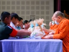 พิธีทำบุญตักบาตรข้าวสารอาหารแห้ง เนื่องในโอกาสวันเฉลิมพระชนม ... Image 275