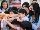 พิธีทำบุญตักบาตรข้าวสารอาหารแห้ง เนื่องในโอกาสวันเฉลิมพระชนม ... Image 175