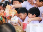 พิธีทำบุญตักบาตรข้าวสารอาหารแห้ง เนื่องในโอกาสวันเฉลิมพระชนม ... Image 176