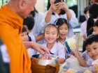 พิธีทำบุญตักบาตรข้าวสารอาหารแห้ง เนื่องในโอกาสวันเฉลิมพระชนม ... Image 177