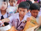 พิธีทำบุญตักบาตรข้าวสารอาหารแห้ง เนื่องในโอกาสวันเฉลิมพระชนม ... Image 179