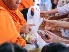 พิธีทำบุญตักบาตรข้าวสารอาหารแห้ง เนื่องในโอกาสวันเฉลิมพระชนม ... Image 188