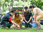 นักศึกษาวิชาทหารปลูกต้นไม้ เพื่อถวายเป็นพระราชกุศล Image 4