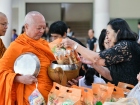 พิธีทำบุญตักบาตร เพื่อถวายเป็นพระราชกุศลแด่ สมเด็จพระนางเจ้า ... Image 94