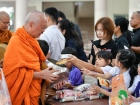 พิธีทำบุญตักบาตร เพื่อถวายเป็นพระราชกุศลแด่ สมเด็จพระนางเจ้า ... Image 101