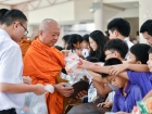 พิธีทำบุญตักบาตร เพื่อถวายเป็นพระราชกุศลแด่ สมเด็จพระนางเจ้า ... Image 115