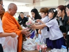พิธีทำบุญตักบาตร เพื่อถวายเป็นพระราชกุศลแด่ สมเด็จพระนางเจ้า ... Image 125