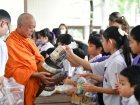 พิธีทำบุญตักบาตร เพื่อถวายเป็นพระราชกุศลแด่ สมเด็จพระนางเจ้า ... Image 138