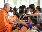 พิธีทำบุญตักบาตร เพื่อถวายเป็นพระราชกุศลแด่ สมเด็จพระนางเจ้า ... Image 144