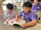 กิจกรรม“พี่ชวนน้องอ่าน” ของนักเรียนระดับชั้นประถมศึกษาปีที่  ... Image 49