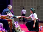 พิธีมอบประกาศนียบัตรแก่ผู้สำเร็จการศึกษาตามหลักสูตรการศึกษาข ... Image 180