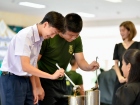 พิธีหล่อเทียนพรรษา เนื่องในวันอาสาฬหบูชาและวันเข้าพรรษา ประจ ... Image 130