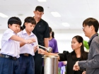 พิธีหล่อเทียนพรรษา เนื่องในวันอาสาฬหบูชาและวันเข้าพรรษา ประจ ... Image 175