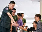 พิธีหล่อเทียนพรรษา เนื่องในวันอาสาฬหบูชาและวันเข้าพรรษา ประจ ... Image 183