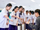 พิธีหล่อเทียนพรรษา เนื่องในวันอาสาฬหบูชาและวันเข้าพรรษา ประจ ... Image 188