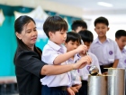 พิธีหล่อเทียนพรรษา เนื่องในวันอาสาฬหบูชาและวันเข้าพรรษา ประจ ... Image 212