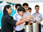 พิธีหล่อเทียนพรรษา เนื่องในวันอาสาฬหบูชาและวันเข้าพรรษา ประจ ... Image 213