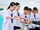 พิธีหล่อเทียนพรรษา เนื่องในวันอาสาฬหบูชาและวันเข้าพรรษา ประจ ... Image 239