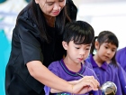 พิธีหล่อเทียนพรรษา เนื่องในวันอาสาฬหบูชาและวันเข้าพรรษา ประจ ... Image 1