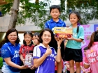 การมอบเหรียญรางวัล และเก็บตกขอบสนาม โครงการกีฬาสีสัมพันธ์ คร ... Image 3
